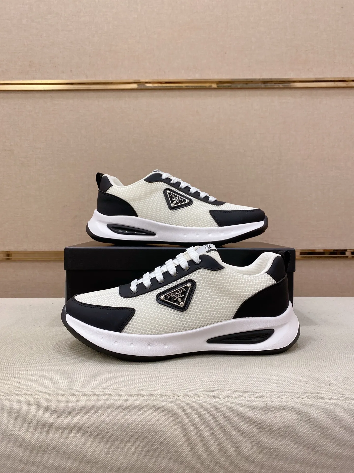 Men's men's shoes💰: 440💰[Prada～Prada] Trendy new styles are on the market. Same style as the official website. Counter quality. Original version. [Strong] [Strong] Imported selected first-layer cowhide. Comfortable and breathable sheepskin lining, fine workmanship, upper layer made of 100% pure cowhide, original last shape, comfortable on the feet, shoe sizes 38 to 44